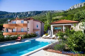APARTMENT BELLA VISTA-heated pool, bbq, panoramic view near Split - Image 2