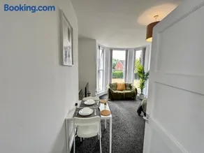 THE SPRINGFIELD SUITE - ONE BEDROOM APARTMENT - KIDDERMINSTER CENTRAL - SLEEPS 3 GUESTS - PARKING INCLUDED - WEST MIDLANDS SAFARI PARK LOCATIOn - Image 5