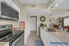 Baytree 72 Stunning 3 BR Condo - Image 2