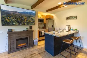 Sun Valley Atelier Condo in Perfect Location - Image 2