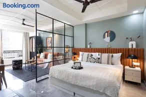 Maison 42- Onetreestays - Image 1
