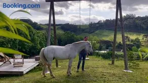 Chalé com Hidro, Lareira, cavalo, piscina, trilha - Image 2
