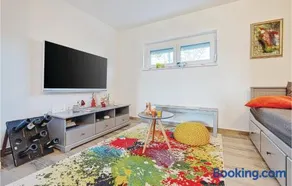 Three-Bedroom Holiday Home In Durdevac - Image 2
