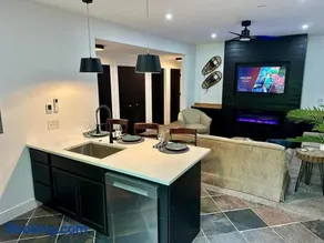 Modern 2BR Retreat in Harbor - Image 2