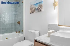 Downtown Miami 2BR-2BA Panoramic City Views - Image 4