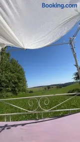 Glampingzelt mit Romantischem Himmelbett im Grünen - Image 4