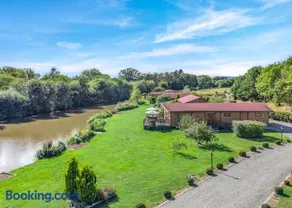 Gadlas Park Holiday Cabins - Image 4