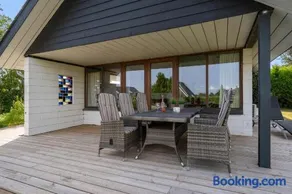 Cosy Holiday House Near Child Friendly Beach - Image 3