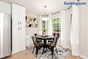 4BR Cozy Family Retreat Near Mall of GA, Near Lake Lanier - Sleeps 10 - Image 5