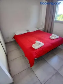 Apartamento LH Cómodo y moderno Cerca del aeropuerto Ezeiza ex fader - Image 2