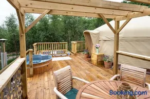Hazel Tree Yurt - Eavestone Lake - Image 2