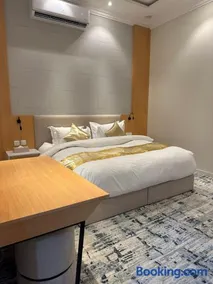 Home Lea Hotel Apartments - Image 2