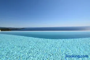Apiron Luxury Villa - Image 2