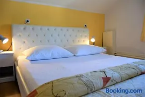 MiraMar Apartments - Image 4