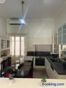 Reina House - Image 2