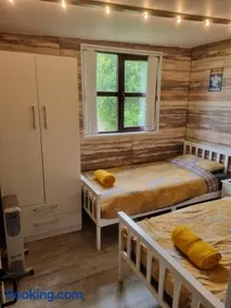 Log cabin with secure garden - Image 2