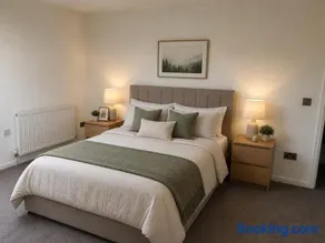 4 bedroom terrace house in desirable neighbour - Image 2
