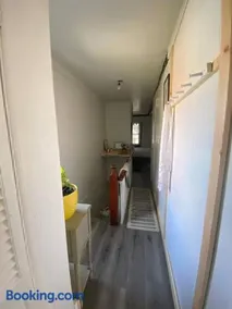 Bright Apt w additional room - Image 3