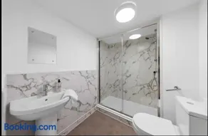 Canterbury Castle Lodge - 8 Bedroom Retreat - Image 4