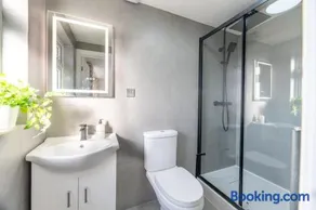 Chic Loft Studio Near London - EV Charger - Image 5