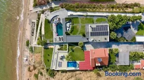 Anesi Beachfront Luxury Villa - Image 2