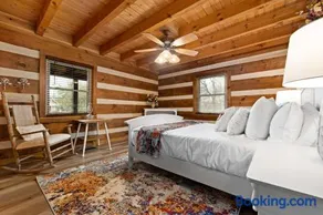 Cabin Retreat with Pool in Bristol - Image 2