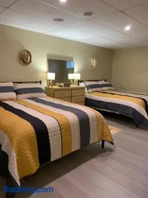Suite One! Entire basement suite in Olds - Image 5