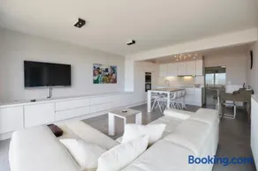 LECOMTE - Beachfront Deluxe 226 - Image 5