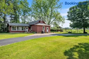 Old School Charm | Sleeps 6 - Image 3