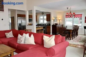 Topridge Townhome 3BR, 4BA with Hot Tub, Ski On Ski Off, Mountain Views and Sports Center - Image 1