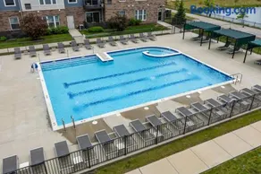 Warrenville Resort Style Apartments Near Downtown with Pool, Free Parking, Gym, Sauna & More - Image 4