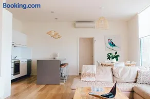 Exclusive Anglesea River Beach Apartment - Image 2