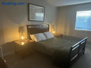 Charming Townhome Escape - Image 4