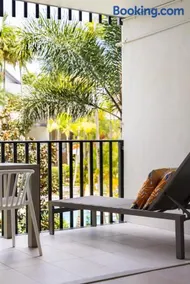 King Suite, Steps to Main Beach - Image 3