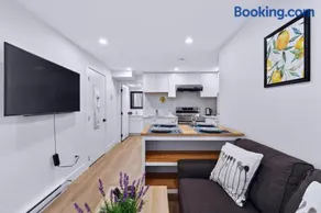 Easy Access to YVR & DT l Cozy Lower Level Suite - Image 1