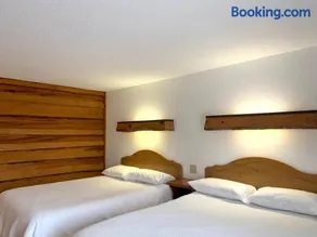 Bridge Inn Tomahawk -1st Floor, 2 Queen Size Bed, Walkout, River View - Image 2