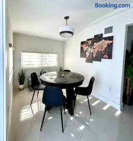 Modern Home w Jacuzzi Near Wynwood-Design District-MIA Airport - Image 5