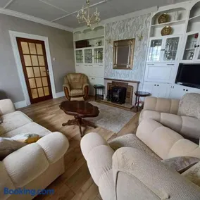 Abbeyfeale Home-Sleeps 6 -Private Garden - Image 5