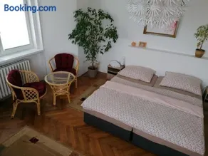 Penzion Flóra- útulný byt s terasou - Image 2