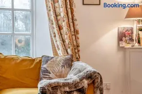 3 Bed in Brighstone oc-r30510 - Image 3