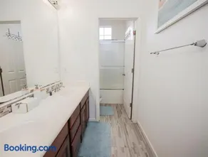 Insurance Ready 4BR Family Home Traveling Pros - Image 3