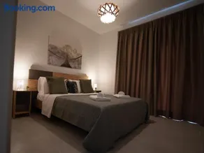 C&A Luxury Apartment - Image 4
