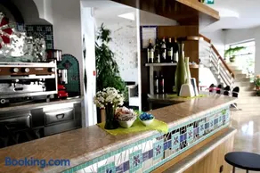 Hotel Capri - Image 2