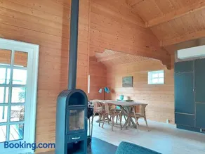 Cozy Log Cabin Near Beach And Forest - Image 4