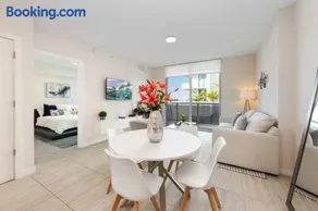 Ionica Urban Getaway: Luxurious Pool and Parking - Image 2