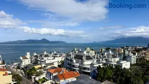 Luxo em Floripa, Apto novo com sala, suíte, garagem e área de lazer com piscina e churrasqueira em bairro nobre de Florianópolis - Image 2