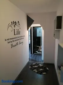white black rooms - Image 1