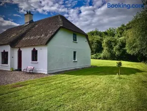Cottage 33 Old Killarney Village Killarney V93K66X 4 King Beds Sleeps 8 Sharing - Image 2