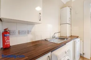 Free Parking | Central | Sleeps 6 | Great Location - Image 4