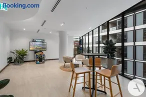 New Apartment, Pool, Sauna, Walk to Shopping - Image 2